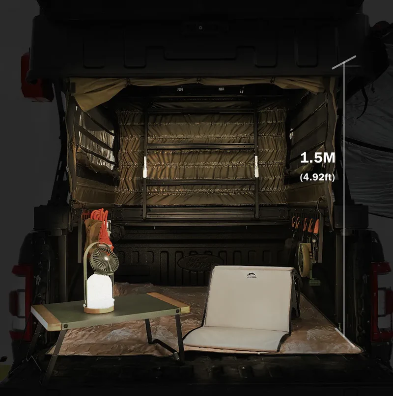 Der Topper lässt sich unabhängig voneinander anheben und absenken und bietet eine Innenhöhe von 1,5 m (59 Zoll) – perfekt zum Jagen, Entspannen, Campen, für Büroarbeiten, Angeln und mehr.