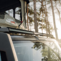 LED-Bar auf Dach über Windschutzscheibe