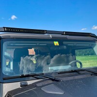 LED-Bar auf Dach über Windschutzscheibe